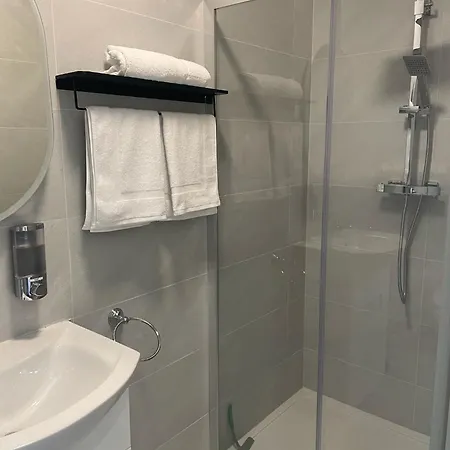 Πανσιόν Gills Courtyard Crossmolina